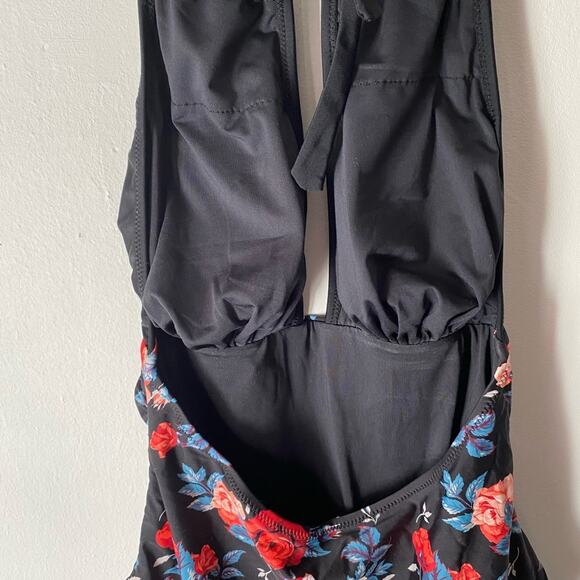 Cupshe Black Floral Woman’s One Piece Designer Swimsuit SZ M NWT - Picture 5 of 6